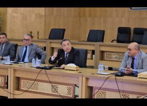 عامل المحمدية يوبخ رئيسة قسم العمل الاجتماعي بسبب إقصاء الصحافة ويأمر بحل مشاكل المشاريع المتوقفة