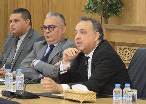 في إجتماع اللجنة الإقليمية…عامل المحمدية يبهر الحضور بدقته الميدانية ورؤيته التنموية الشاملة