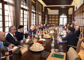 جلالة الملك محمد السادس يطلق مشاورات سياسية موسعة لتحديث مبادرة الحكم الذاتي بالصحراء المغربية