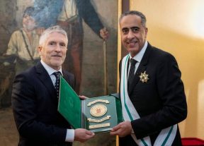 إسبانيا تحتفي بحموشي وتمنحه أرفع وسام للحرس المدني+صور