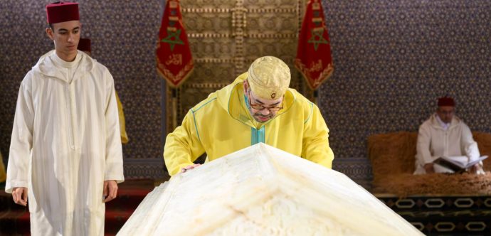 أمير المؤمنين صاحب الجلالة الملك محمد السادس يترحم على روح جلالة المغفور له الملك محمد الخامس