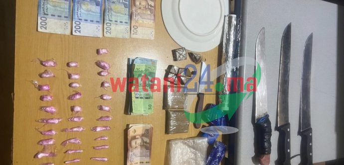 حصري…درك المكانسة يداهم “وكر السموم” بالثقلية.. سقوط أربعة مروجين وحجز كوكايين وشيرا وأسلحة بيضاء
