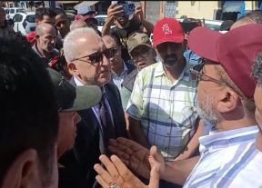 غليان سائقي سيارات الأجرة بالبيضاء.. المحروقات تشعل الغضب والزيادة في التعريفة على طاولة الولاية